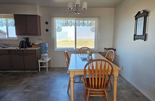 Point Arena House | Discover Point Arena Lighthouse - Perfect for Families & Pets