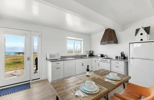 Point Arena Apartment | Discover Point Arena Lighthouse - Keeper's Apartment Retreat