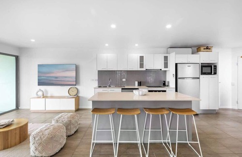 Buddina Apartment | Point Cartwright Penthouse - Ocean & River Views