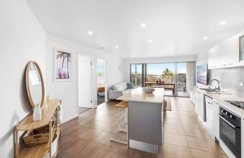 Buddina Apartment | Point Cartwright Penthouse - Ocean & River Views
