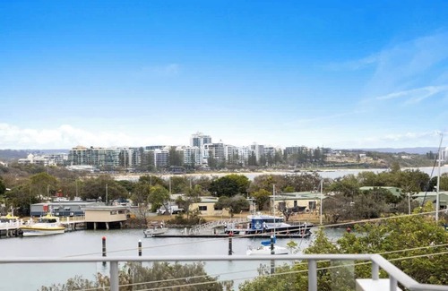 Buddina Apartment | Point Cartwright Penthouse - Ocean & River Views