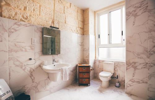 Mdina House | Cozy Point de vue Guesthouse with Breakfast & Family Amenities