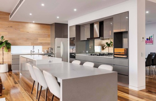 Mount Martha House | Point Haven Solar Pool, Basketball Court & Views