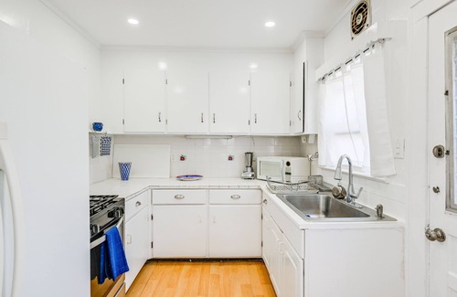 Point Lookout Cottage | Point Lookout Cottage - Walk to the Beach, Guest Rated 10/10!