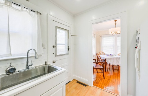 Point Lookout Cottage | Point Lookout Cottage - Walk to the Beach, Guest Rated 10/10!