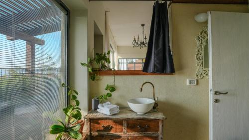 Kela Alon Cabin | Point of View: Oceanfront Getaway with Spa and Pool