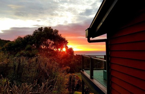 Apollo Bay Villa | Point of View Villa: Romantic Getaway with Kitchen Access