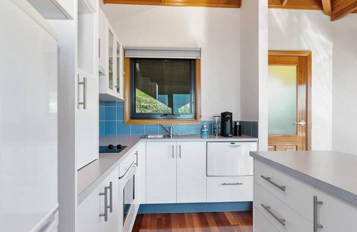 Apollo Bay Villa | Relaxing Couples Retreat at Point of View Villa