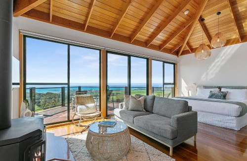 Apollo Bay Villa | Oceanfront Point of View Villas - Rated 9.5 by Guests