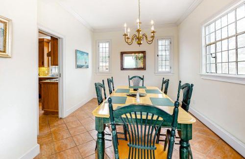 Gloucester Apartment | Pet-Friendly Point Radio Cottage with a 9.5 Guest Rating