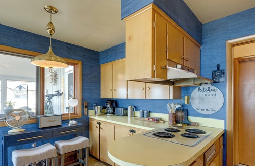Point Roberts Cottage | Point Roberts Cottage: Ocean Views & Relaxing Hot Tub