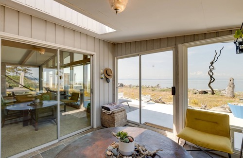 Point Roberts Cottage | Seaside Retreat at Point Roberts with Ocean Views & Hot Tub