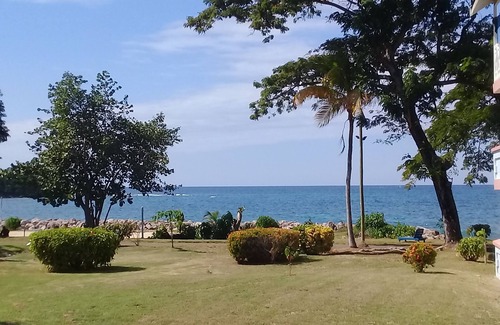 Orange Bay Apartment | Beachside Getaway: Point Studio 156 with Pool & Spa