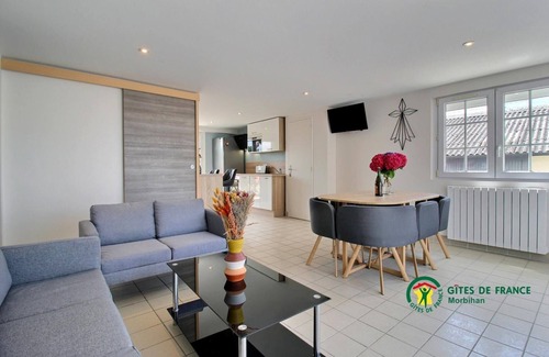 Damgan House | Oceanfront Pointe de Pénerf - Family-Friendly Getaway