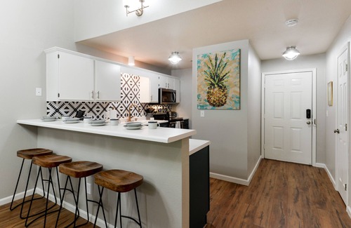 Table Rock Condo | Lakefront Pointe Royale: Pet-Friendly Retreat with Spa & Pool