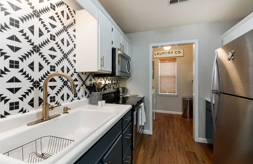 Table Rock Condo | Lakefront Pointe Royale: Pet-Friendly Retreat with Spa & Pool