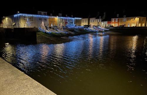 Isigny-sur-Mer Apartment | Family-Friendly Comfort at Poisson Hotel - Rated 8.6/10