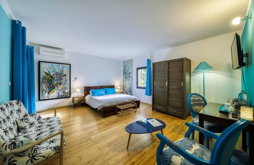 Saint-Andre House | Guest Rated: Poivre & Citronnelle with Pool and Spa
