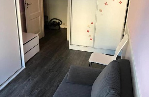 Wawer Apartment | Cozy Room with Bathroom in Child-Friendly Warsaw Wawer