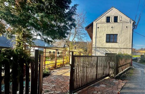 Kocourov Apartment | Pet-Friendly Retreat at Pokoj pod Milešovkou - 8.8/10 Rating