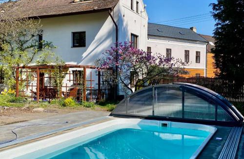 Kocourov Apartment | Pet-Friendly Retreat at Pokoj pod Milešovkou - 8.8/10 Rating