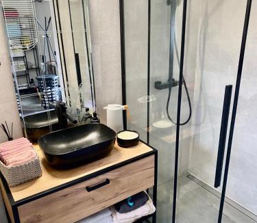 Kocourov Apartment | Pet-Friendly Retreat at Pokoj pod Milešovkou - 8.8/10 Rating