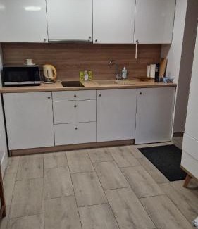 Elblag House | Discover POKÓJ POMORSKA: Family-Friendly Retreat with Hot Tub