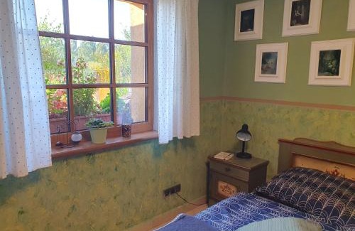 Hazlov House | Charming Garden Room with Outstanding 9.4/10 Rating