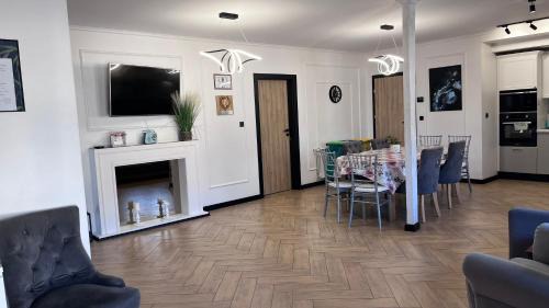 Siedlce House | Inviting Pokoje Gościnne "Cyprian" with Hot Tub & Breakfast