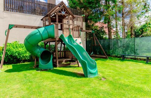 Ostrowo House | Family-Friendly Pokoje Gościnne Raf-Tur with Ocean Views