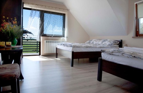 Miłki House | Family-Friendly Pokoje Kleszczewo Osada with Hot Tub