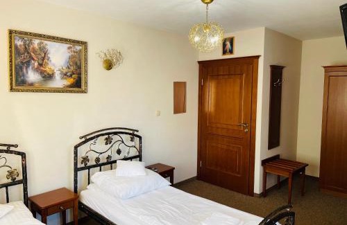 gmina Kamien Bed & Breakfast | Cozy KASZTEL Rooms - Pet Friendly with Hot Tub and Kitchen