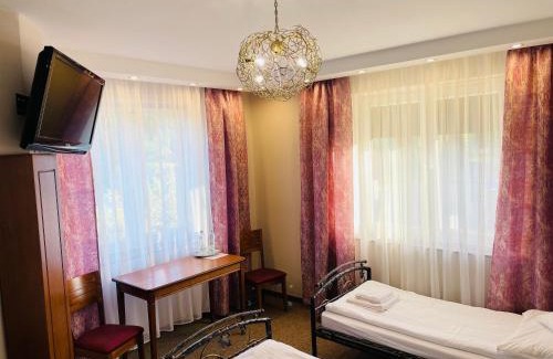 gmina Kamien Bed & Breakfast | Cozy KASZTEL Rooms - Pet Friendly with Hot Tub and Kitchen