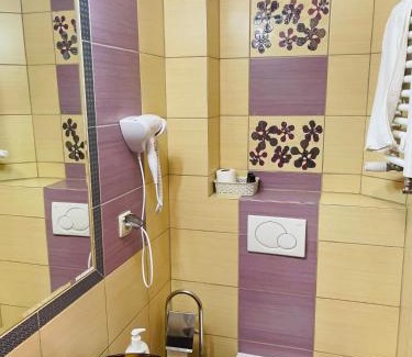 gmina Kamien Bed & Breakfast | Cozy KASZTEL Rooms - Pet Friendly with Hot Tub and Kitchen