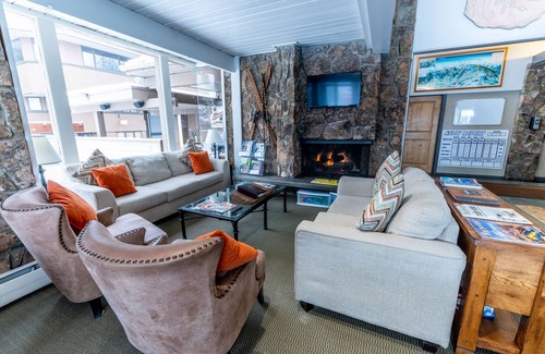Snowmass Village Hotel | Explore Comfort at Pokolodi Lodge with Premium Amenities