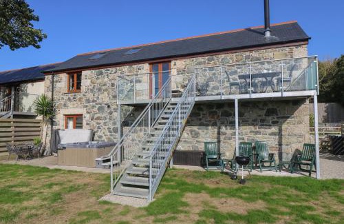 Cury House | Family-Friendly Retreat at Pol Glas Hall - 4 Star Comfort