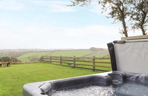 Cury House | Family-Friendly Retreat at Pol Glas Hall - 4 Star Comfort