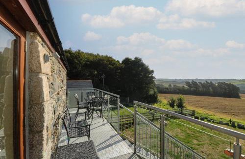 Cury House | Family-Friendly Retreat at Pol Glas Hall - 4 Star Comfort