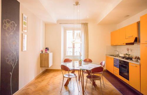 Rione XI Sant'Angelo Apartment | Inviting Polacchi 42 Apartment: Family-Friendly Retreat