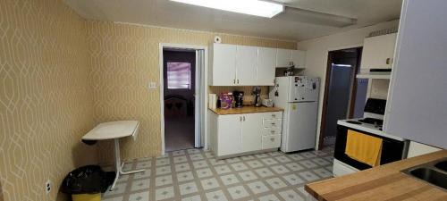 Churchill Bed & Breakfast | Cozy Polar Bear Bed and Breakfast for Family Getaways