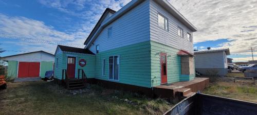 Churchill Bed & Breakfast | Cozy Polar Bear Bed and Breakfast for Family Getaways