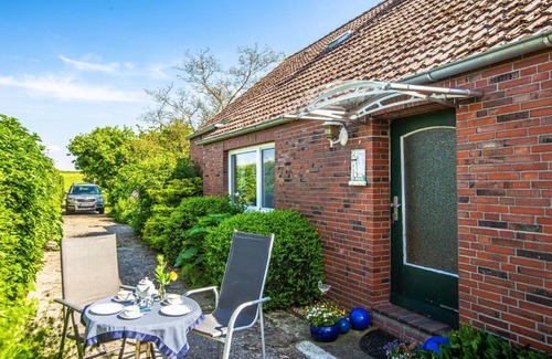 Bunde House | Discover Polderhaus Deichblick: Pet-Friendly Retreat