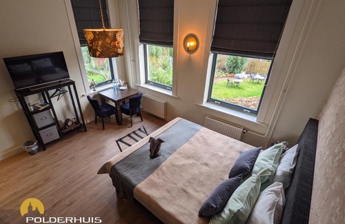 Bergschenhoek Bed & Breakfast | Top-Rated Polderhuis Bed & Breakfast with Delicious Breakfast