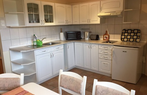 Balatonmariafurdo Apartment | Ideal Poldis Villa: Steps from the Lake with Ocean Views