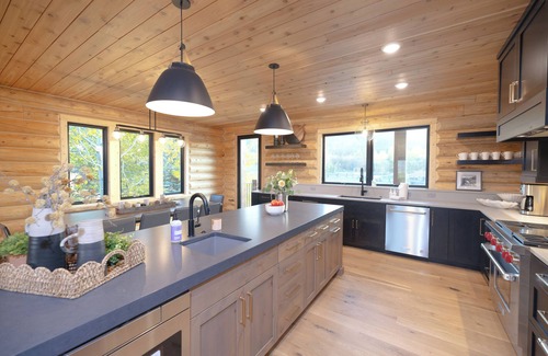 Victor House | Pole Canyon Cabin. 5 bedroom Mountain Modern Luxury Cabin In Victor ID!