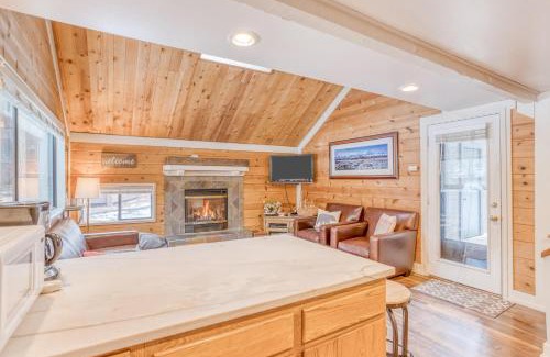 Overlook Park House | Pet-Friendly Pole House 15: Ideal for Families & Breakfast