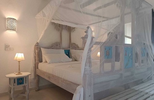Gede Hotel | Guest Rated 10/10: Pole Pole Beach House with Pool & Dining