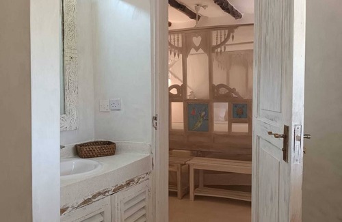 Gede Hotel | Guest Rated 10/10: Pole Pole Beach House with Pool & Dining