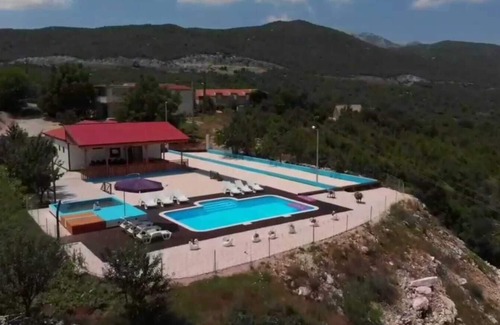 Donji Dolac House | Explore POLJIČKO IMANJE: Your Ideal Retreat Awaits