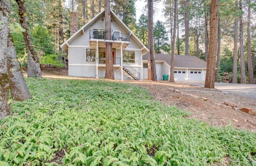 Pollock Pines House | Pollock Pines Cabin: Game Room Fun & Family-Friendly Stay